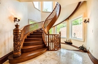 Nên chọn cầu thang gỗ công nghiệp hay cầu thang gỗ tự nhiên cho ngôi nhà của bạn?
