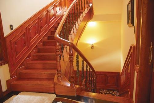 Nên chọn loại gỗ gì làm cầu thang và những mẫu cầu thang gỗ đẹp nhất 2019